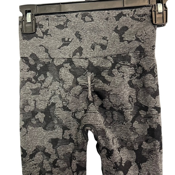 3/$30 🍂 Gymshark Adapt Camo Seamless High Waist Leggings Scrunch Bum Gray - Picture 8 of 9
